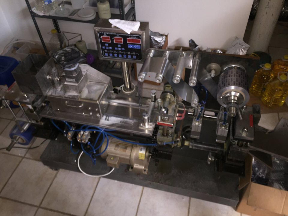 Είχαν στήσει «εργοστάσιο» παρασκευής αναβολικών στην Αττική – Περισσότερες από 500 «αποστολές» στο εξωτερικό [εικόνες & βίντεο] | iefimerida.gr 0