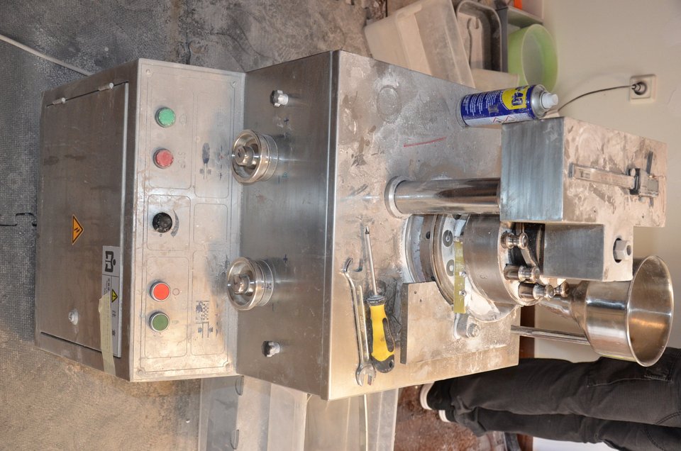 Είχαν στήσει «εργοστάσιο» παρασκευής αναβολικών στην Αττική – Περισσότερες από 500 «αποστολές» στο εξωτερικό [εικόνες & βίντεο] | iefimerida.gr 3