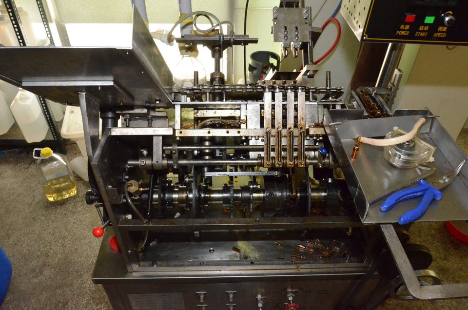 Είχαν στήσει «εργοστάσιο» παρασκευής αναβολικών στην Αττική – Περισσότερες από 500 «αποστολές» στο εξωτερικό [εικόνες & βίντεο] | iefimerida.gr 5