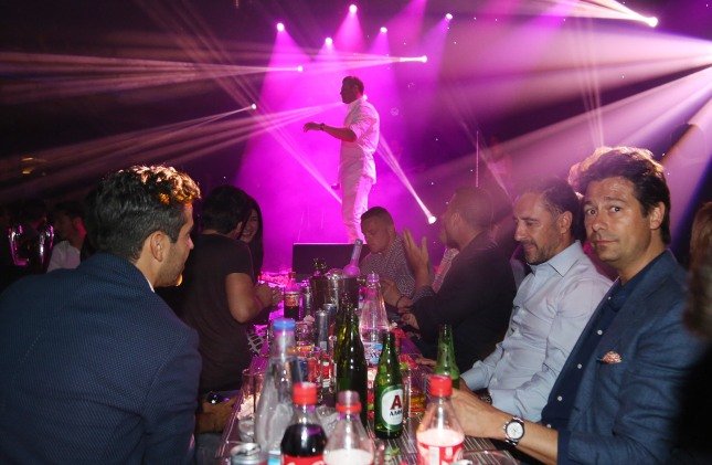 Ολυμπιακός: Το γλέντι στα μπουζούκια και η παρακάμερα του τελικού [εικόνες & βίντεο] | iefimerida.gr 3