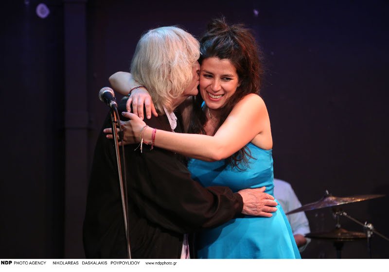 Η τραγουδίστρια κόρη της Αννας Βαγενά και του Λουκιανού Κηλαηδόνη [εικόνες] | iefimerida.gr 1