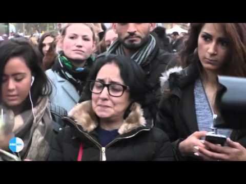 «Είμαι μουσουλμάνος, αγκαλιάστε με» -Το σπαρακτικό πείραμα στην καρδιά του Παρισιού [βίντεο] | iefimerida.gr 1