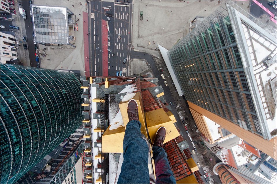 Με όριο τον ουρανό: Η ζωή δυο 20χρονων πάνω στα ψηλότερα κτίρια του κόσμου [εικόνες] | iefimerida.gr 20