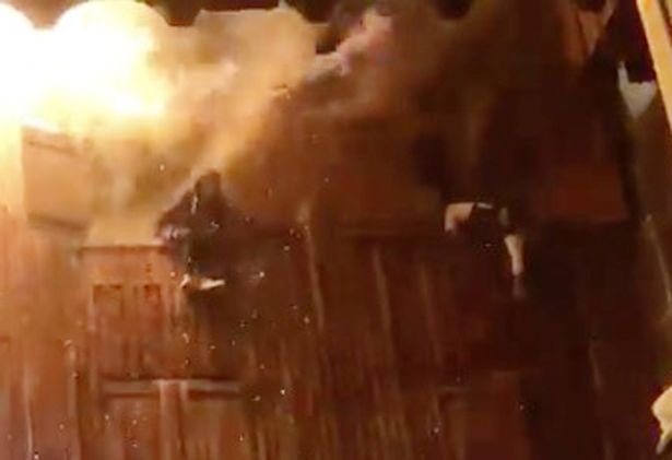 Σκηνές πανικού σε τουριστικό θέρετρο στις Αλπεις: Ξέσπασε πυρκαγιά, δύο νεκροί [εικόνες & βίντεο] | iefimerida.gr 1