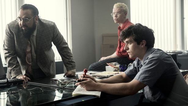 Στην διαδραστική ταινία «Black Mirror: Bandersnatch» ζητείται από τους θεατές να πάρουν αυτοί τις αποφάσεις για τον πρωταγωνιστή (Φωτο: Netflix)