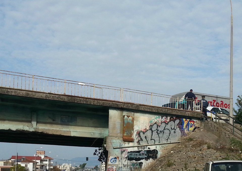 Γυναίκα έπεσε από γέφυρα στο Αγρίνιο [εικόνες] | iefimerida.gr 0