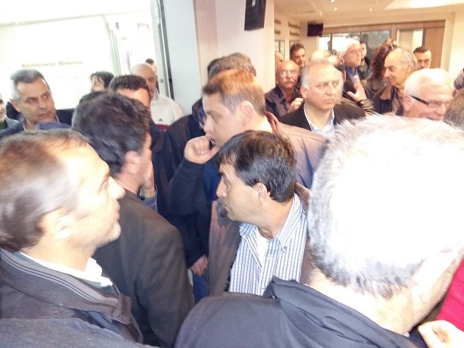 Ενταση στο Αγρίνιο με αγρότες σε εκδήλωση του ΣΥΡΙΖΑ [εικόνες & βίντεο] | iefimerida.gr 0