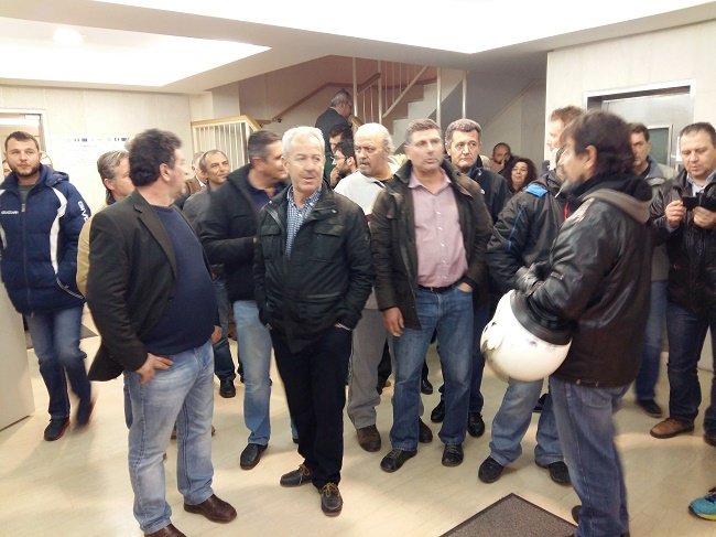 Ενταση στο Αγρίνιο με αγρότες σε εκδήλωση του ΣΥΡΙΖΑ [εικόνες & βίντεο] | iefimerida.gr 1