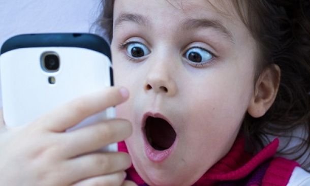 Σήμα κινδύνου από τους επιστήμονες - Τι λένε για την απαγορευμένη σχέση των μαθητών με τα social media [εικόνες] | iefimerida.gr 4