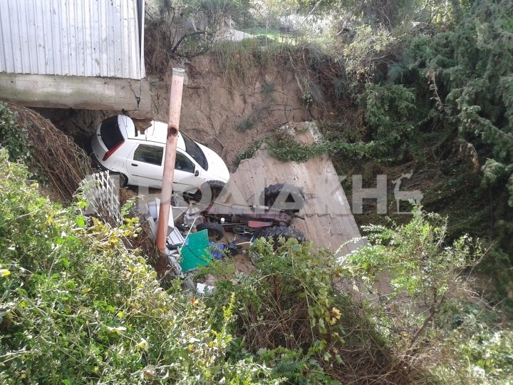 Ανοιξε η γη στη Ρόδο: Το έδαφος υποχώρησε από τις καταρρακτώδεις βροχές [εικόνες] | iefimerida.gr 0