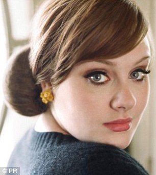 Η σωσίας της Αντέλ είναι Σουηδέζα -Ξανθά μαλλιά και άψογο eyeliner [εικόνες] | iefimerida.gr 7