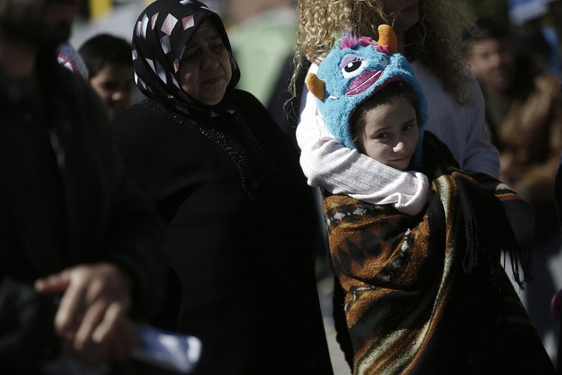 Γέμισε ο ΟΛΠ πρόσφυγες και μετανάστες: Πάνω από 3.000 άτομα στις εγκαταστάσεις στο λιμάνι [εικόνες] | iefimerida.gr 0