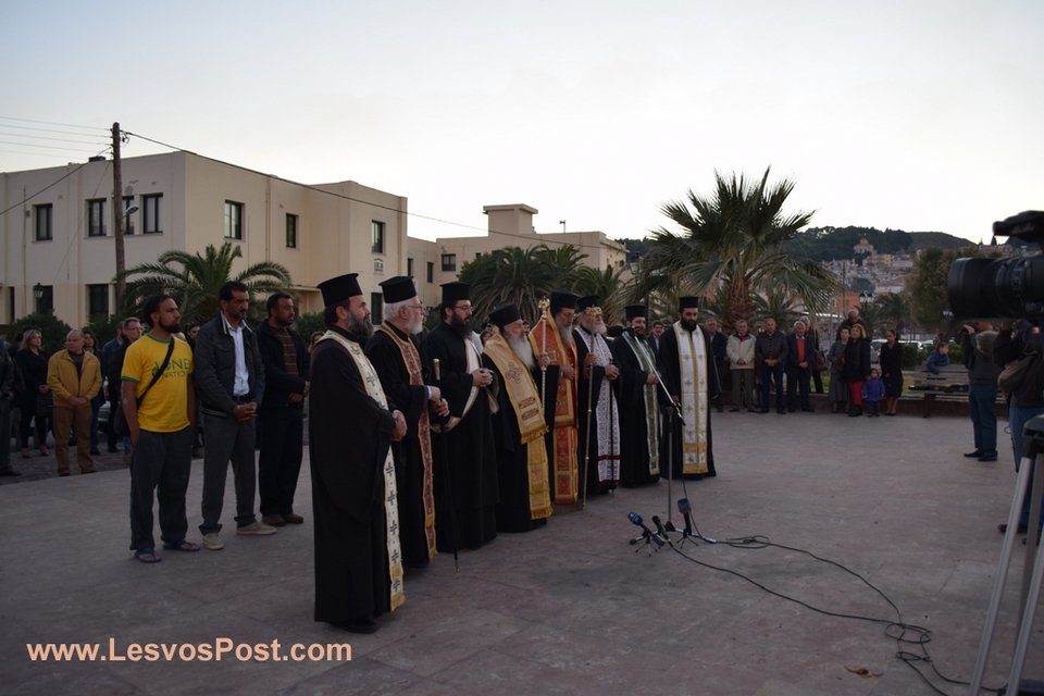 Ορθόδοξοι και Μουσουλμάνοι ένωσαν τις προσευχές τους για το δράμα των προσφύγων [εικόνες & βίντεο] | iefimerida.gr 2