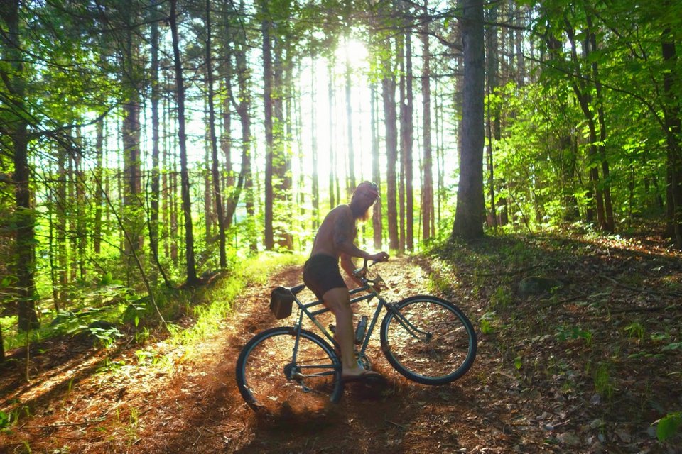 Ενας μοναχικός ποδηλάτης: Ο αντισυστημικός 35χρονος που αρνείται να δουλέψει και γυρίζει τον κόσμο [εικόνες] | iefimerida.gr 0