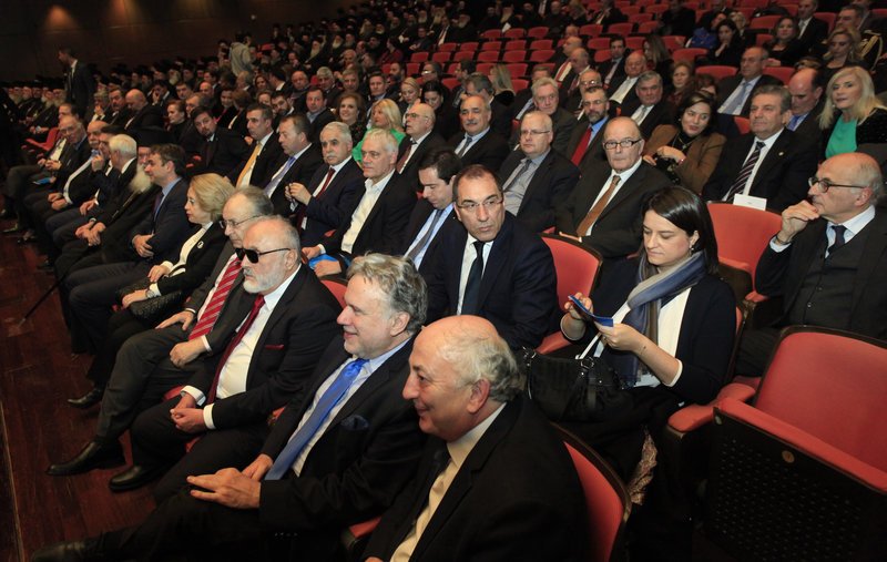 Παρά τη Novartis, τα 10 χρόνια του Ιερώνυμου τους ένωσαν [εικόνες] | iefimerida.gr 6