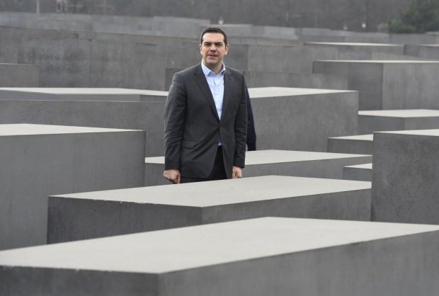 Ο Τσίπρας στο Μνημείο του Εβραϊκού Ολοκαυτώματος στο Βερολίνο [εικόνες] | iefimerida.gr 0