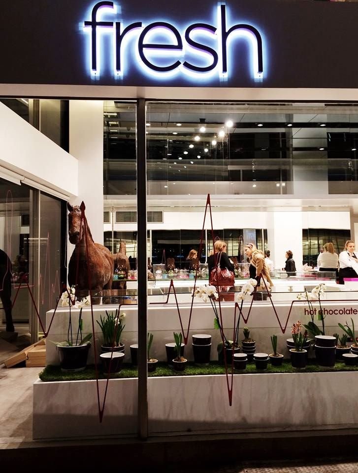 Αριστούργημα: Μπισκότα τσαρούχια ειδικά για σήμερα, ετοίμασε πασίγνωστο ζαχαροπλαστείο [εικόνα] | iefimerida.gr 1