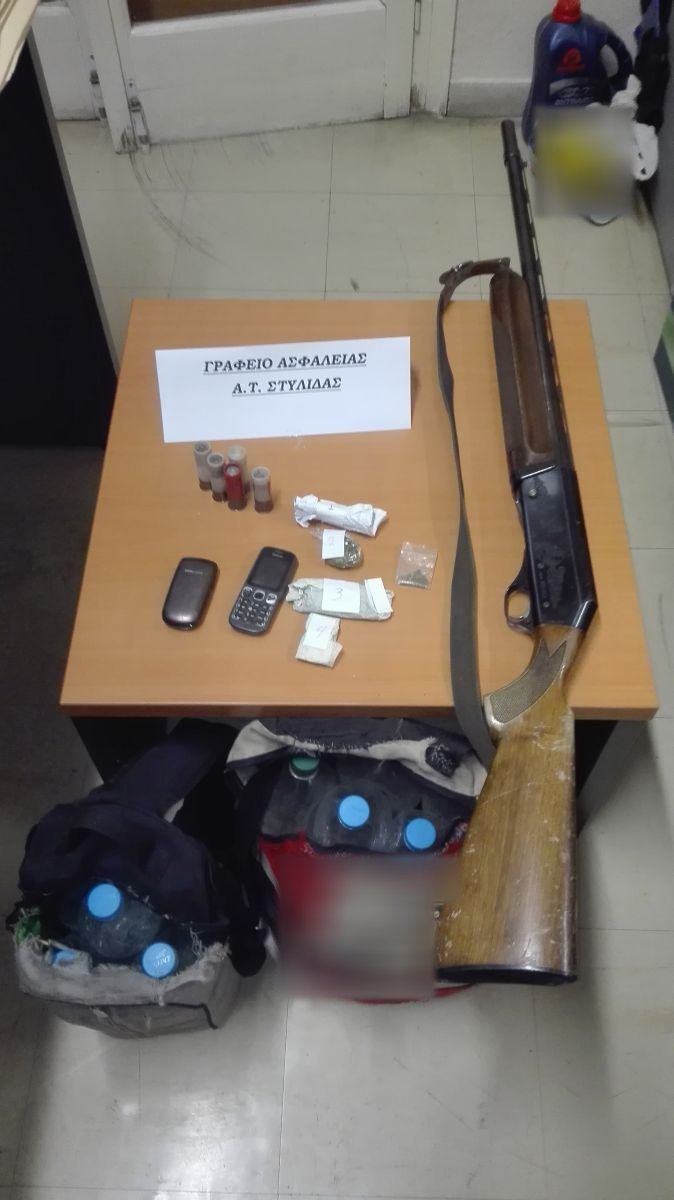 Στυλίδα: Συνελήφθη επ’ αυτοφώρω 52χρονος Ελληνας με 25 δενδρύλλια χασίς [εικόνες] | iefimerida.gr 0