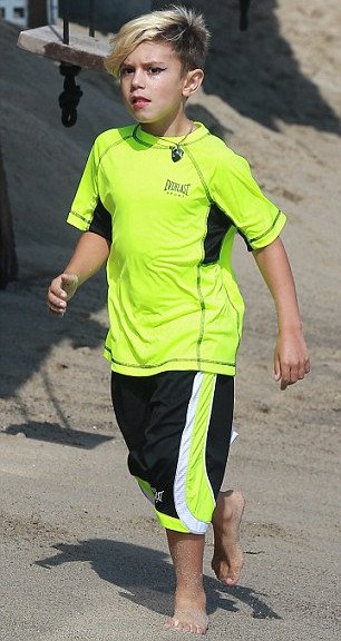 Εξωφρενικό: Η Γκουέν Στεφάνι βάφει με eyeliner το γιο της [εικόνες]  | iefimerida.gr 0