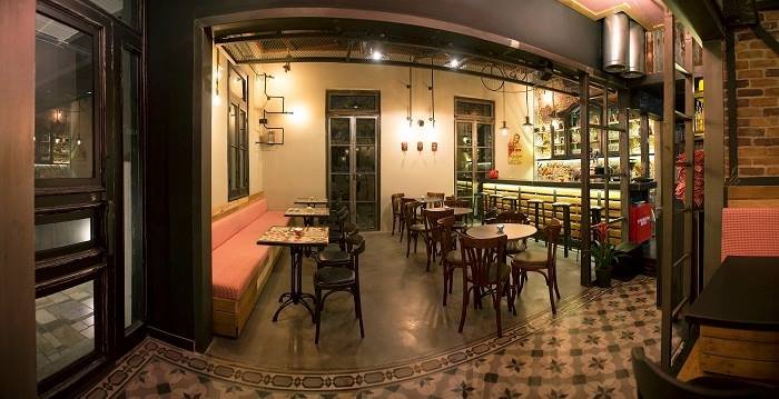 Μια γεύση από παλιά Αθήνα στη Favela - Καφές αλλά και φαγητό σε μια από τις ωραιότερες αυλές της Αθήνας [εικόνες] | iefimerida.gr 9