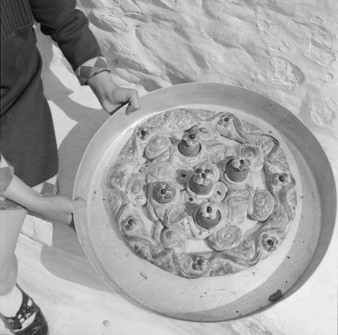 Πάσχα δεκαετίες πριν σε όλη την Ελλάδα: Βουτιά στο αρχείο του Μπενάκη [εικόνες] | iefimerida.gr 5