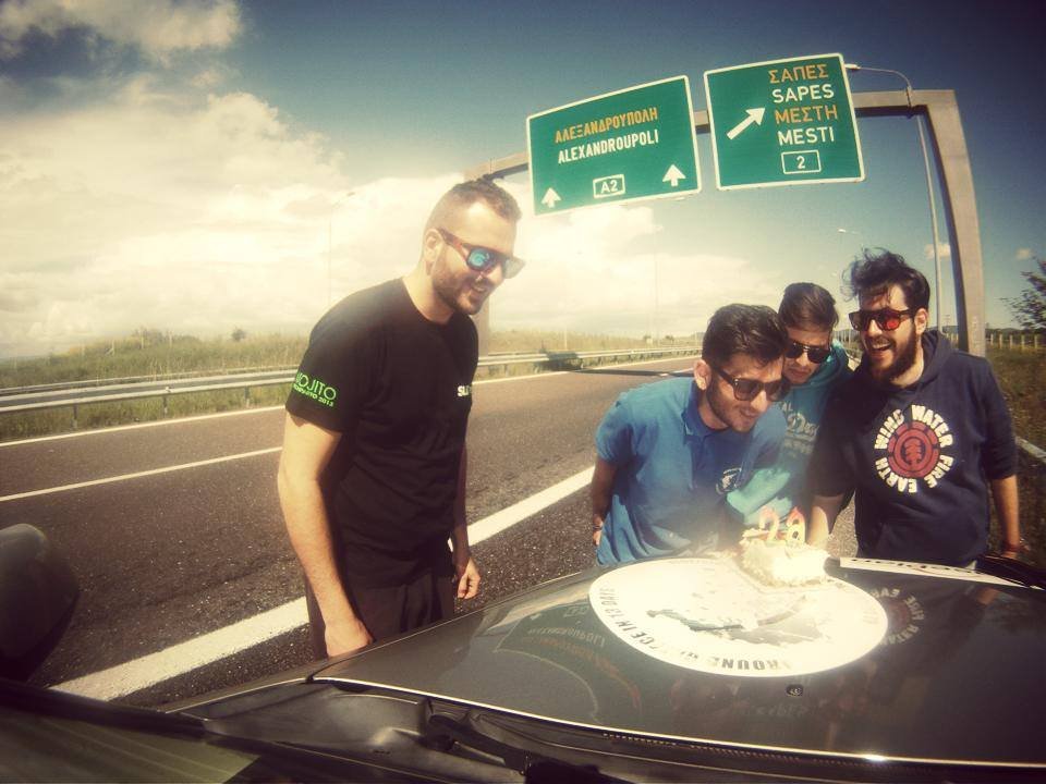 Ο γύρος της Ελλάδας σε 13 ημέρες -Οι τέσσερις παιδικοί φίλοι που έκαναν το όνειρο πραγματικότητα [εικόνες] | iefimerida.gr 5