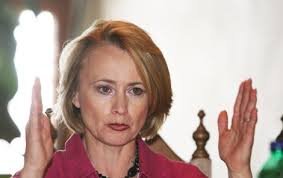 Ποια είναι η γυναίκα αράχνη που παγίδευσε τον πρωθυπουργό της Τσεχίας [εικόνες] | iefimerida.gr 1