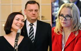 Ποια είναι η γυναίκα αράχνη που παγίδευσε τον πρωθυπουργό της Τσεχίας [εικόνες] | iefimerida.gr 0