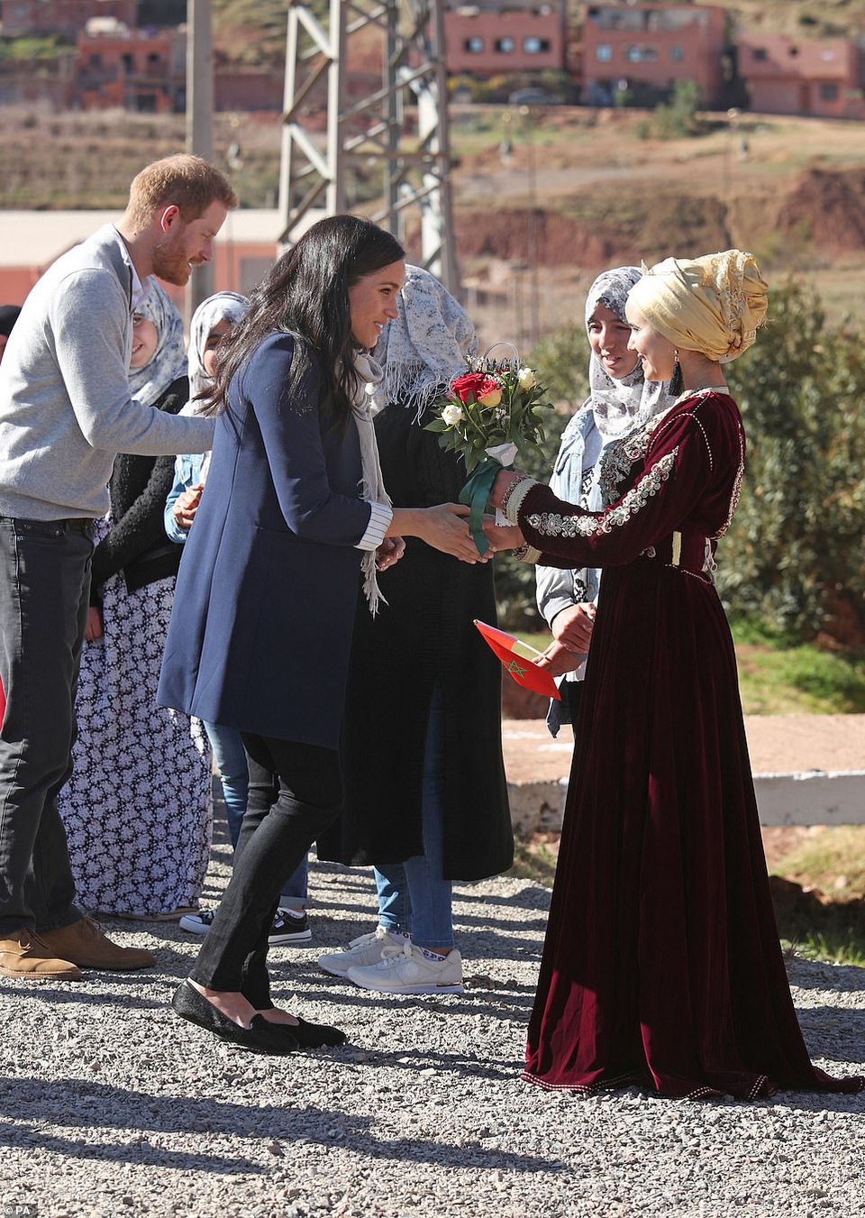 Η Μέγκαν Μαρκλ πήγε στο Μαρόκο και έκανε... τατουάζ στο χέρι [εικόνες] | iefimerida.gr 2