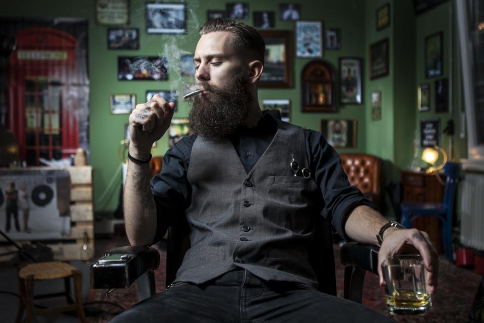 Αυτός είναι ο Ελληνας ροκ μπαρμπέρης που έχει τρελάνει τους Γερμανούς [εικόνες] | iefimerida.gr 8