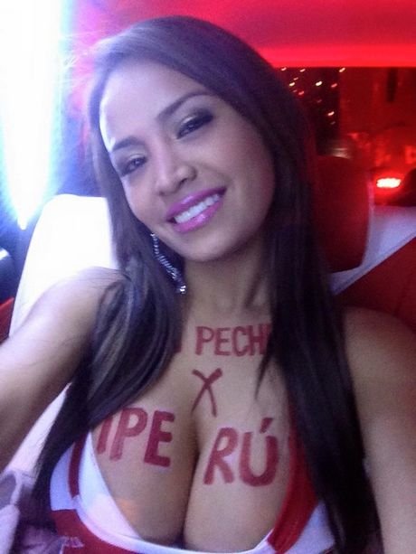 Στριπτίζ για χάρη της πρόκρισης του Περού από μοντέλο στην εξέδρα [εικόνες & βίντεο] | iefimerida.gr 0