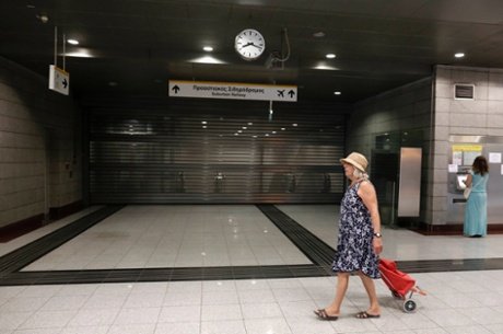 Ο Guardian μεταδίδει live τις κινητοποιήσεις στην Αθήνα - «Τέταρτη πανελλαδική απεργία μέσα στο 2013» [εικόνες]  | iefimerida.gr 2