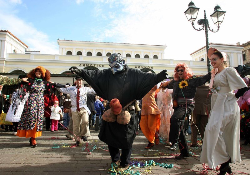 Θεσσαλονίκη: Την Κυριακή αναβιώνει το χριστουγεννιάτικο έθιμο των Μωμόγερων [εικόνες] | iefimerida.gr 0