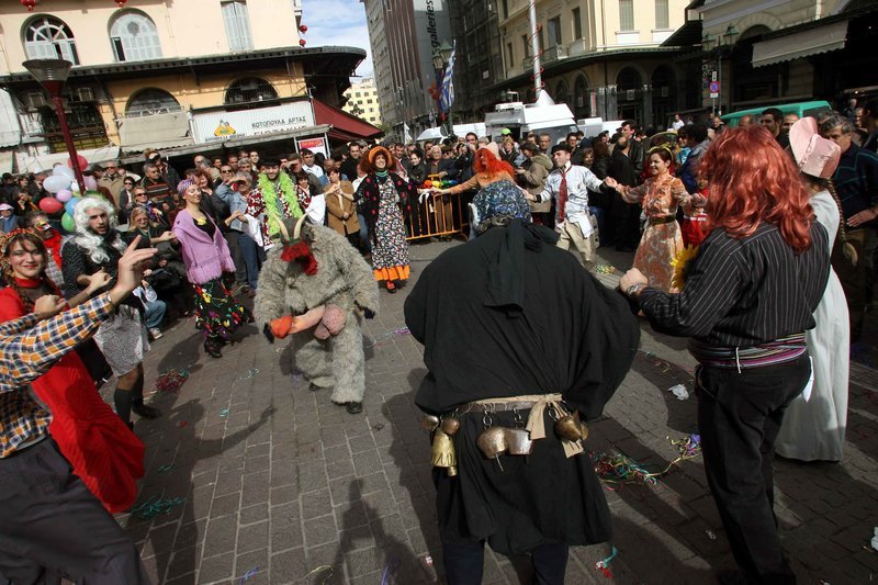 Θεσσαλονίκη: Την Κυριακή αναβιώνει το χριστουγεννιάτικο έθιμο των Μωμόγερων [εικόνες] | iefimerida.gr 2