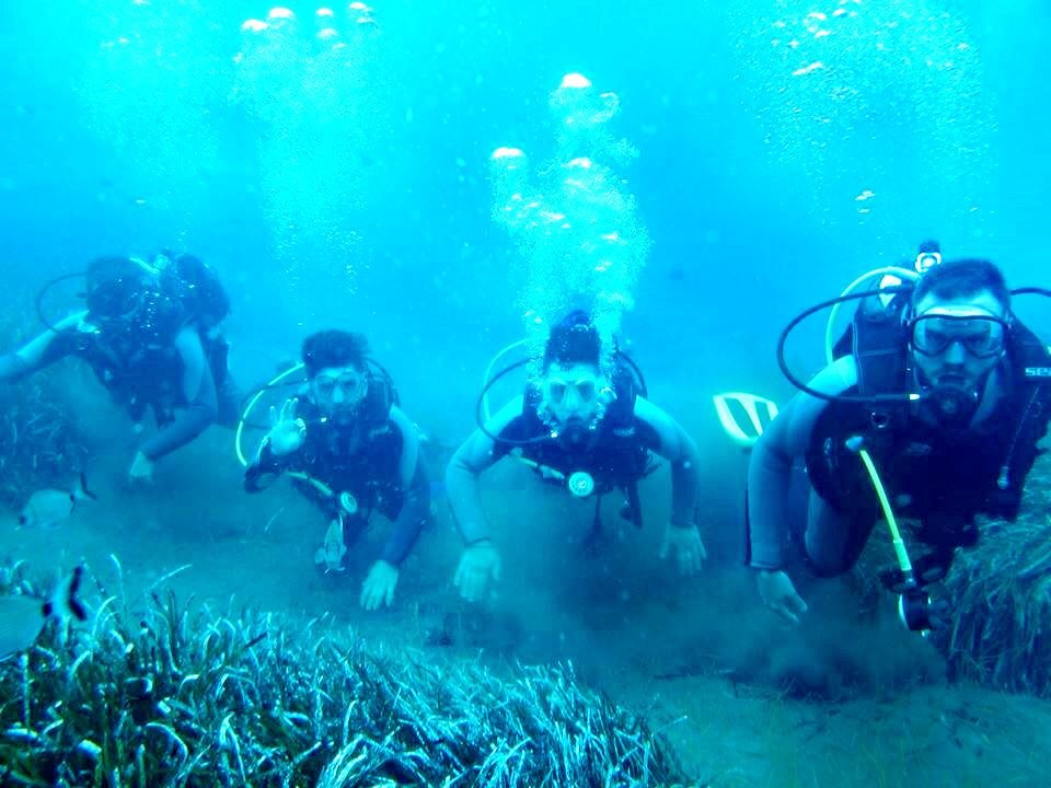 Ο γύρος της Ελλάδας σε 13 ημέρες -Οι τέσσερις παιδικοί φίλοι που έκαναν το όνειρο πραγματικότητα [εικόνες] | iefimerida.gr 13