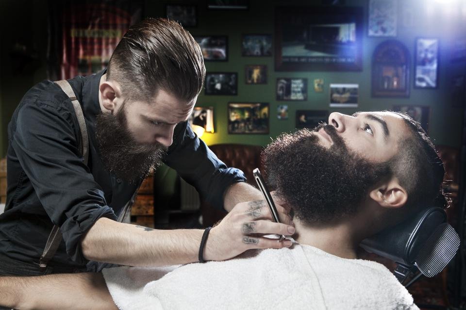 Αυτός είναι ο Ελληνας ροκ μπαρμπέρης που έχει τρελάνει τους Γερμανούς [εικόνες] | iefimerida.gr 9