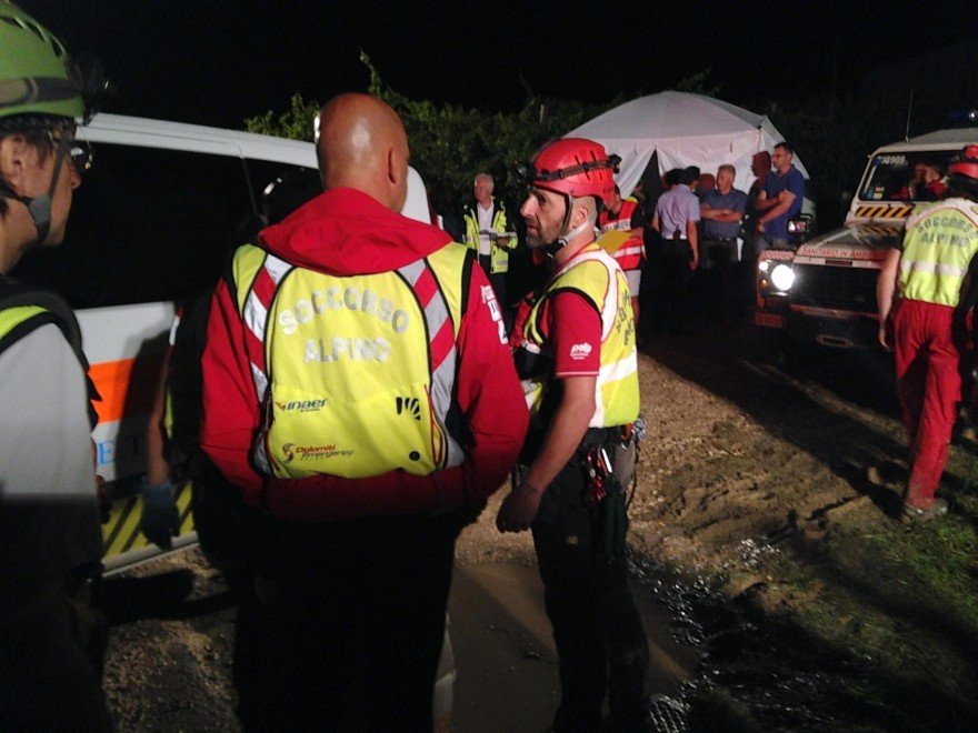 Τραγωδία στην Ιταλία: Τέσσερις νεκροί και 20 τραυματίες από ορμητικό χείμαρρο [εικόνες] | iefimerida.gr 0