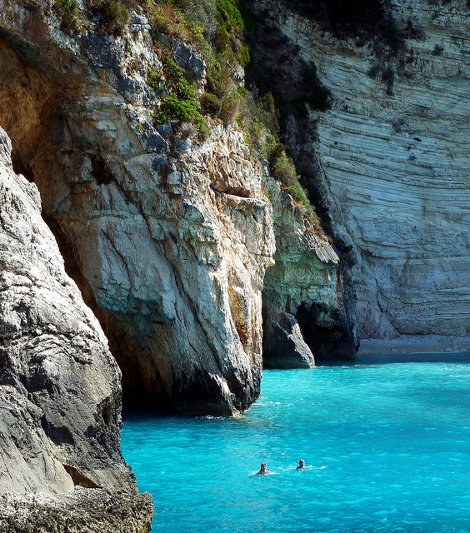 Ισπανικό ταξιδιωτικό site υποκλίνεται στις ελληνικές θάλασσες: Οι 10 γωνιές που μοιάζουν με φυσική πισίνα [εικόνες] | iefimerida.gr 8