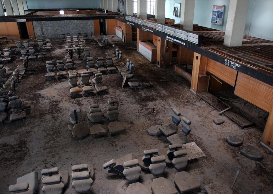 Το αεροδρόμιο «φάντασμα» της Λευκωσίας -Σαράντα χρόνια μετά, οι φωτογραφίες σοκάρουν [εικόνες] | iefimerida.gr 1