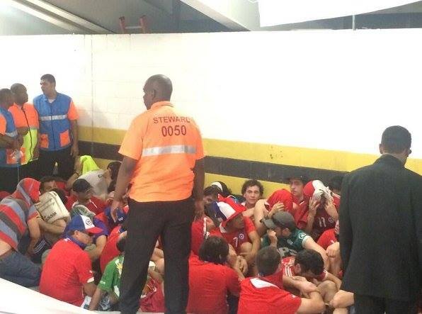 «Ντου» οπαδών της Χιλής στο Μαρακανά -Επεισόδια πριν από τον αγώνα [εικόνες] | iefimerida.gr 0