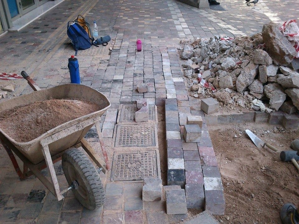 Nα σώσουμε την πανέμορφη πλατεία Μοναστηρακίου: Κακοτεχνίες και μπαλώματα την διαλύουν [εικόνες]  | iefimerida.gr 1