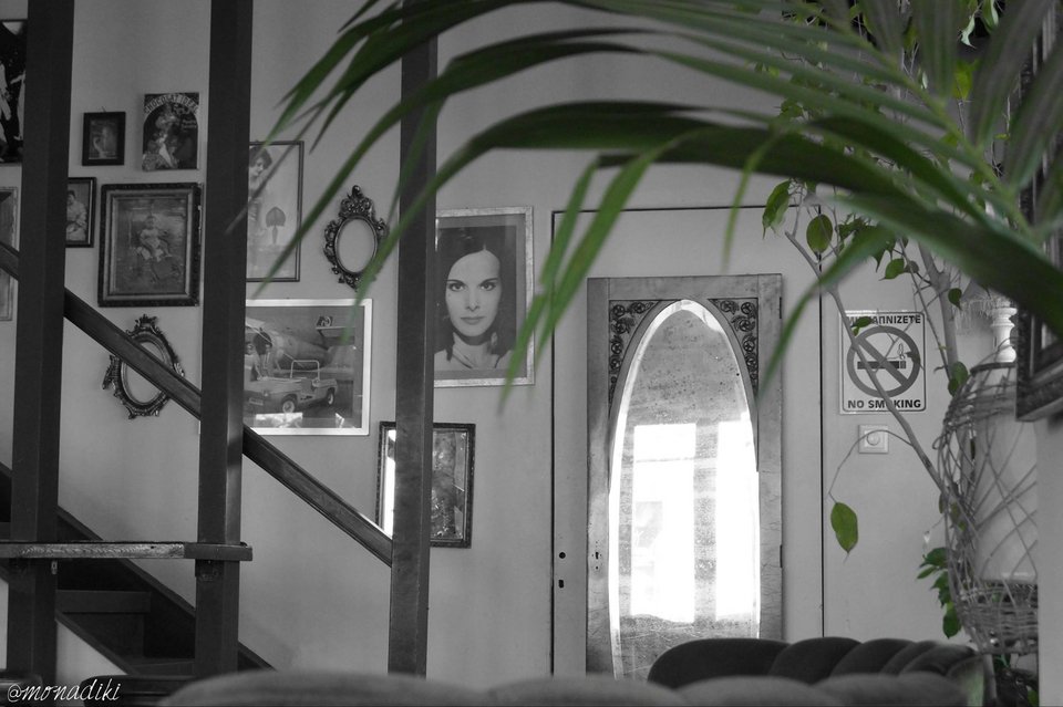 Στον ξεχωριστό Μπλε Παπαγάλο: Το στέκι της πόλης με ρετρό διάθεση και μουσικές [εικόνες] | iefimerida.gr 3