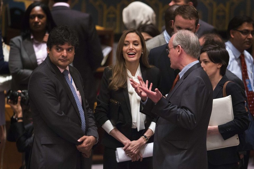 Η σαγηνευτική Αντζελίνα Τζολί και ο πύρινος λόγος της στα Ηνωμένα Εθνη «Σταματήστε τώρα τους βιασμούς» [εικόνες] | iefimerida.gr 3