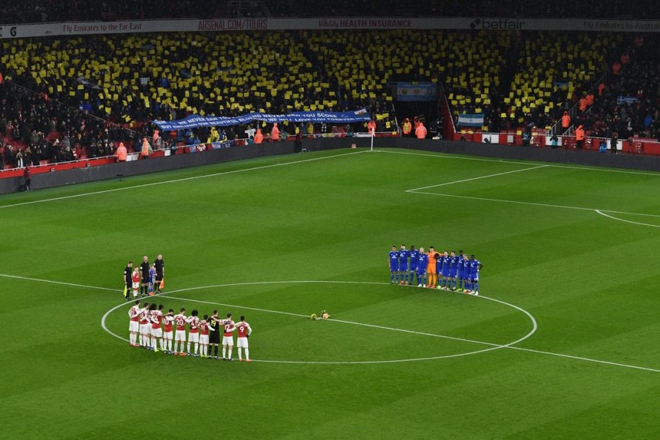 Συγκίνηση στο Λονδίνο για τον αγνοούμενο Σάλα: Λουλούδια και δάκρυα [εικόνες & βίντεο] | iefimerida.gr 7