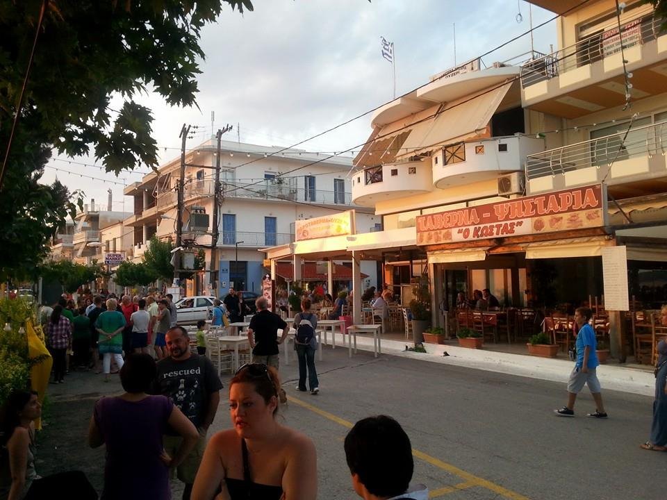 Λουκέτο στην ταβέρνα του ανθρώπου που είχε σκοτώσει το αδέσποτο σκυλί στα Νέα Στύρα Ευβοίας [εικόνες] | iefimerida.gr 2