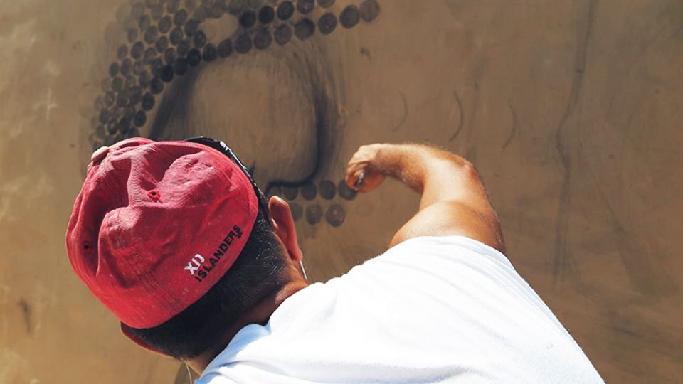 Αυτός είναι ο Ελληνας street artist που αναγνωρίζεται σε όλο τον κόσμο -Το Βυζάντιο συναντάει το σήμερα [εικόνες]  | iefimerida.gr 1