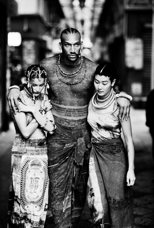 Ω, λαλά! Ο εξηντάρης Γκοτιέ «γυρίζει» τον κόσμο με αναδρομική έκθεση δημιουργιών του [εικόνες] | iefimerida.gr 3