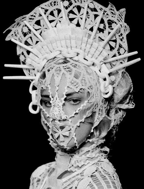 Ω, λαλά! Ο εξηντάρης Γκοτιέ «γυρίζει» τον κόσμο με αναδρομική έκθεση δημιουργιών του [εικόνες] | iefimerida.gr 8