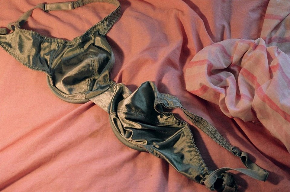 H 20χρονη φωτογράφος Πέτρα Κόλινς διερευνά με τον φακό της τον εύθραυστο κόσμο της εφηβικής σεξουαλικότητας [εικόνες] | iefimerida.gr 1