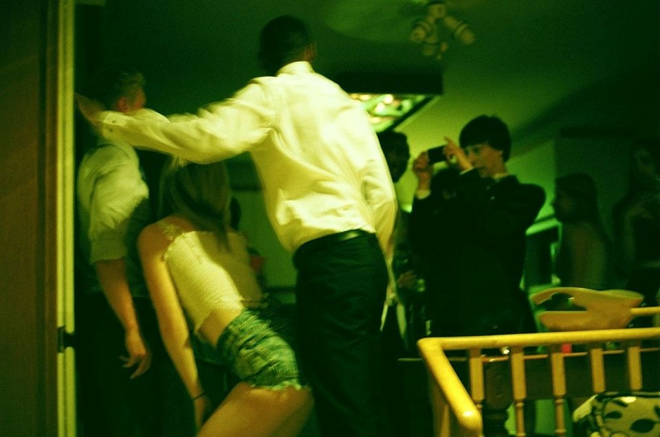 H 20χρονη φωτογράφος Πέτρα Κόλινς διερευνά με τον φακό της τον εύθραυστο κόσμο της εφηβικής σεξουαλικότητας [εικόνες] | iefimerida.gr 5